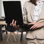 businesswoman-consulting-business-2817567