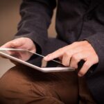 tablet-ipad-read-1075790