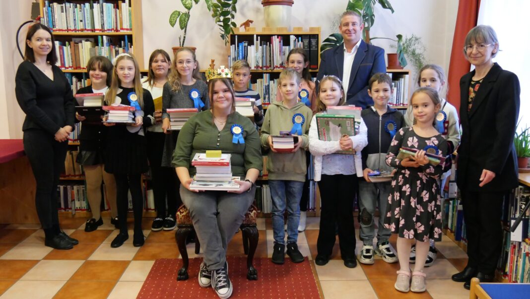 Könyvkirályavatás a gyermekkönyvtárban Lapozz a mókába!